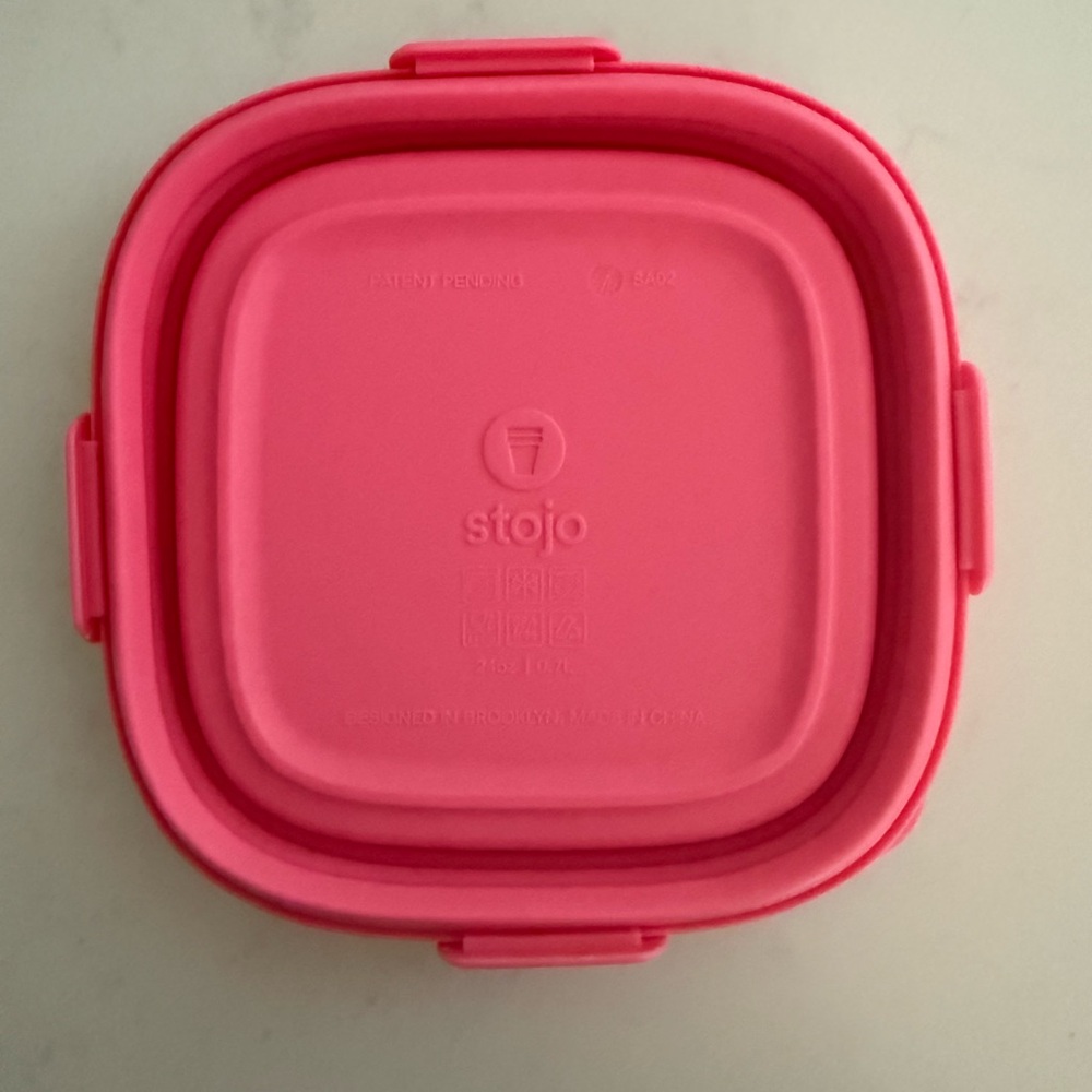 Stojo Pink Collapsible Food Storage Container ✏️🍎